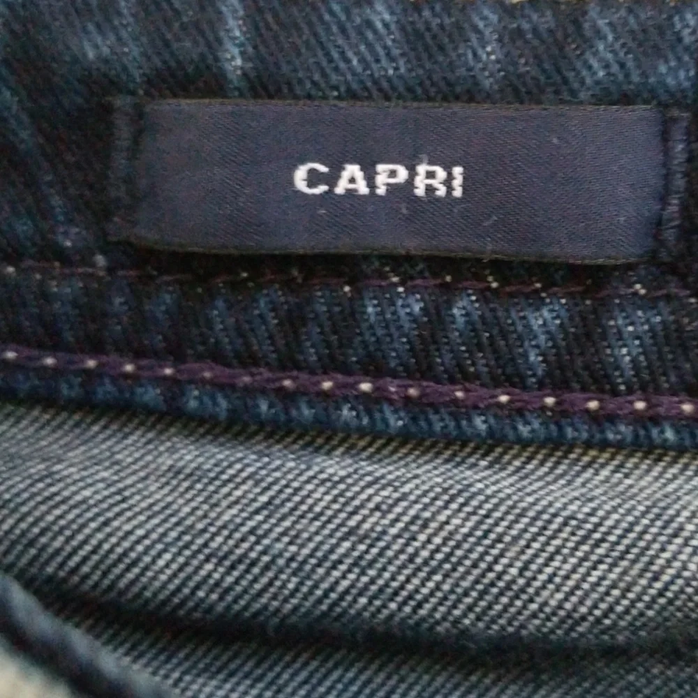 Vigoss‎ Heritage Fit Embroidered Denim Capris Size 6